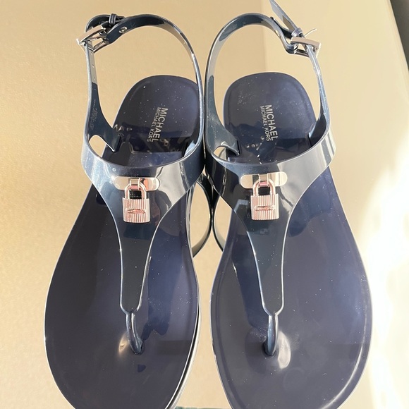 Michael Kors size 10 thong sandal - Picture 6 of 6